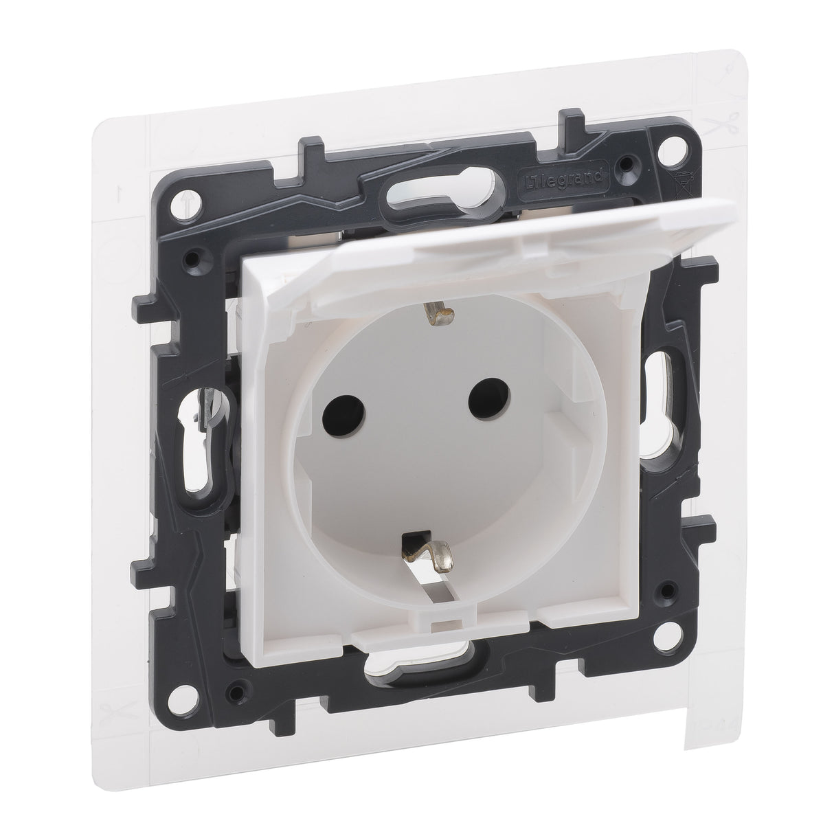 Enchufe Schuko para entornos húmedos IP44 16A Legrand serie Niloé Step, blanco mate