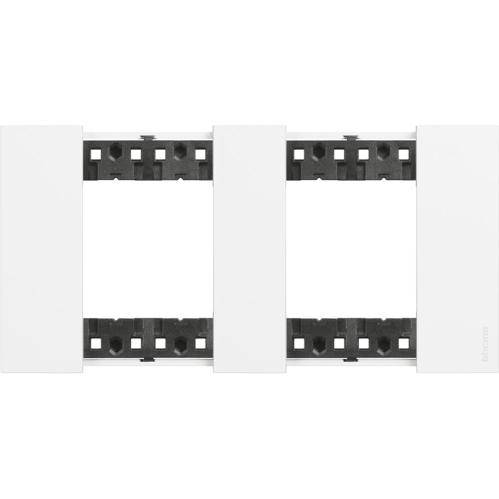 Placa embellecedora Living Now de color Blanco - 2x2mod
