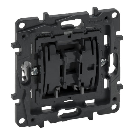 Cruzamiento 10A Legrand serie Niloé Step